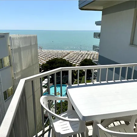 Appartamento Fronte Mare Marinella 11 Family Apartments - Carraro Immobiliare Jesolo Exterior photo