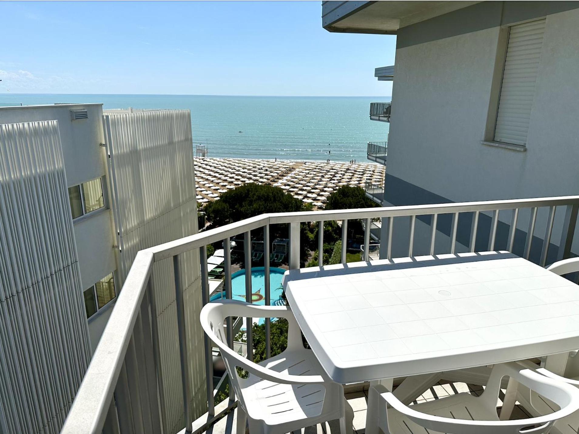 Apartment Fronte Mare Marinella 11 Family - Carraro Immobiliare *